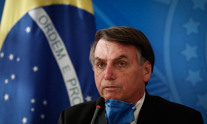 Image result for Bolsonaro edita MP que permite suspensão de contrato de trabalho por 4 meses