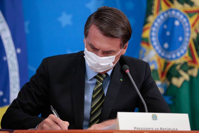 Resultado de imagem para Coronavírus: Bolsonaro edita MP que permite suspensão de contrato de trabalho por 4 meses